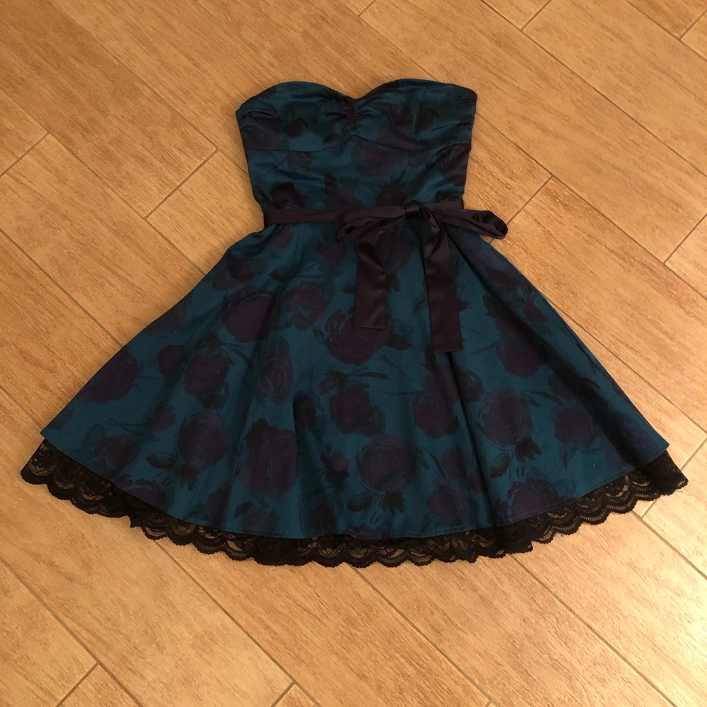 H&M Dress - Picture 2 of 8